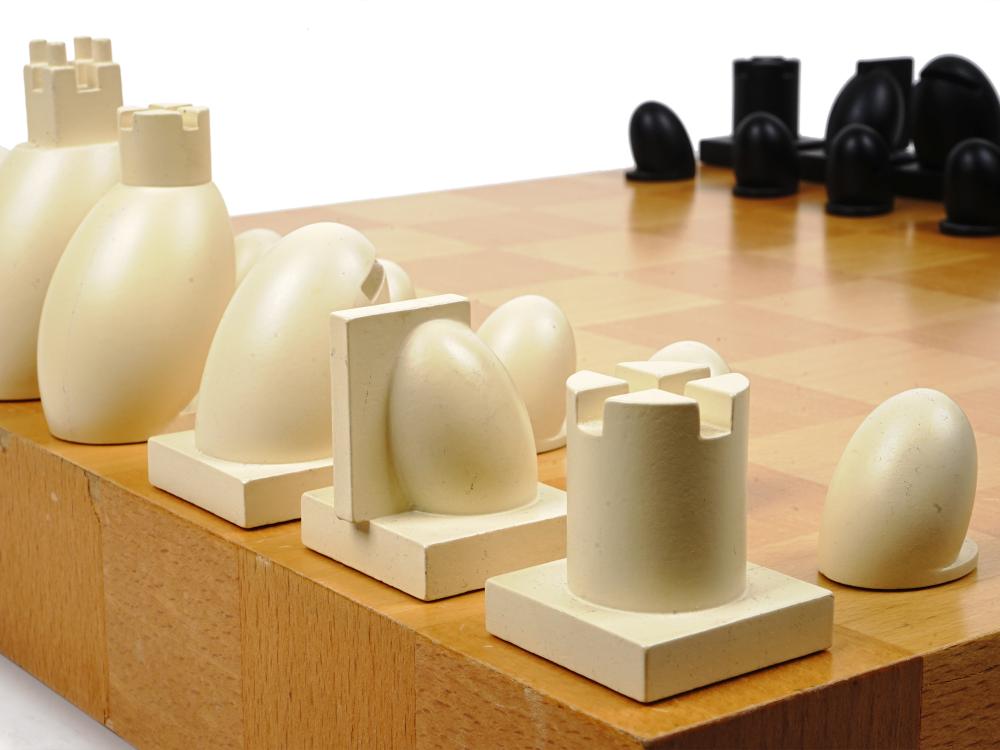 Michael Graves chess pieces