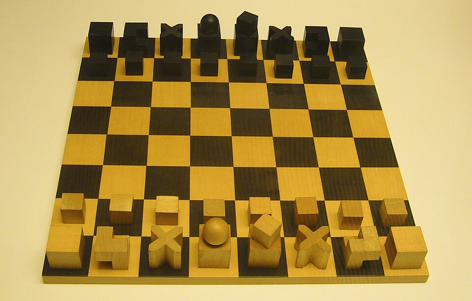 Bauhaus chess set by Josef Hartwig