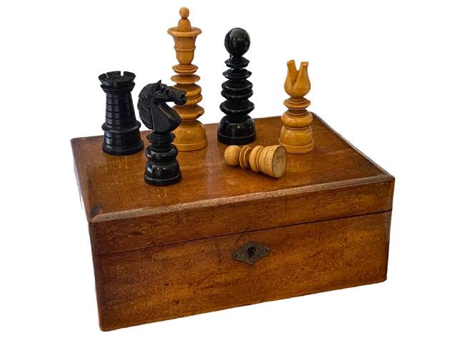 Calvert pattern chess set