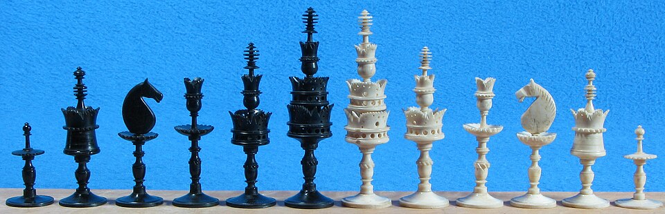 Selenus chess set detail